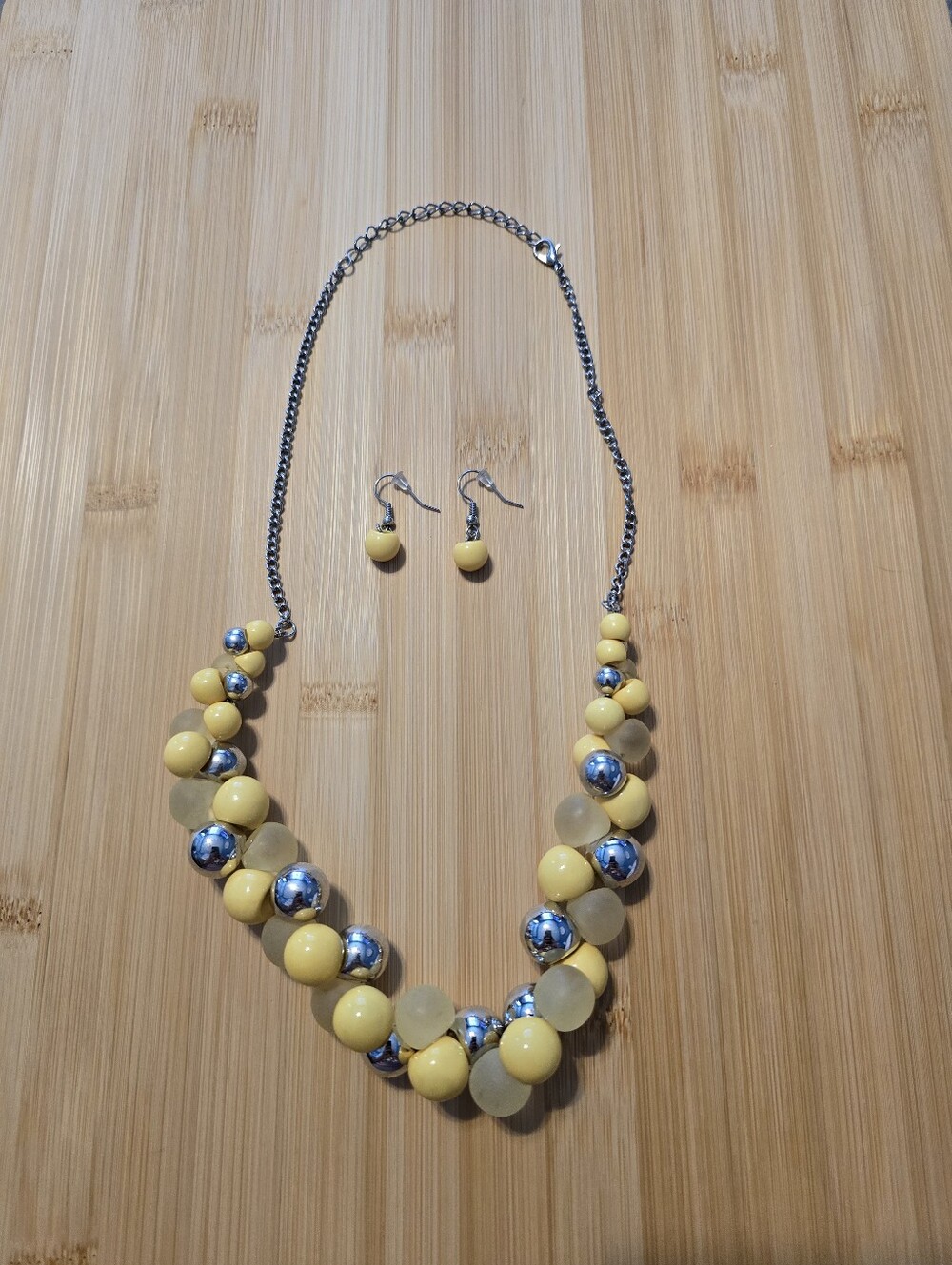 💛🤍 Bubbly Brilliance Yellow Frosted Sea Glass Silver Bead Cluster Necklace Set